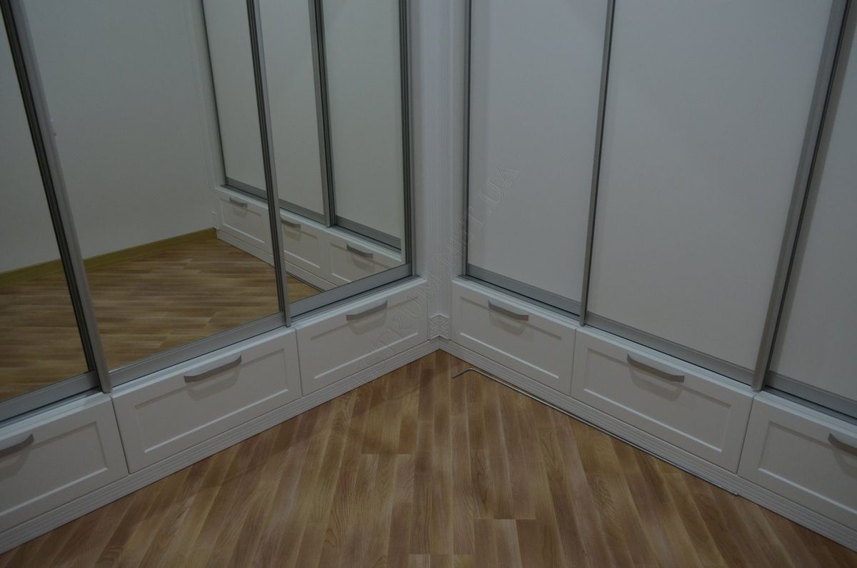 Гардеробна 1